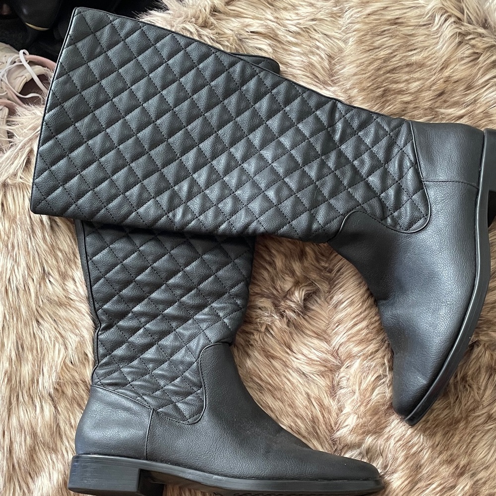 AEROSOLES Quilted Black Heeled Boots - Picture 4 of 4